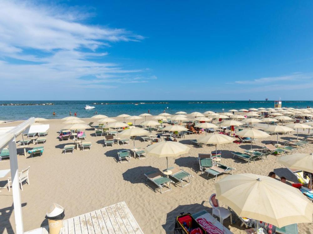 Marina - Azzurro Club Hotel